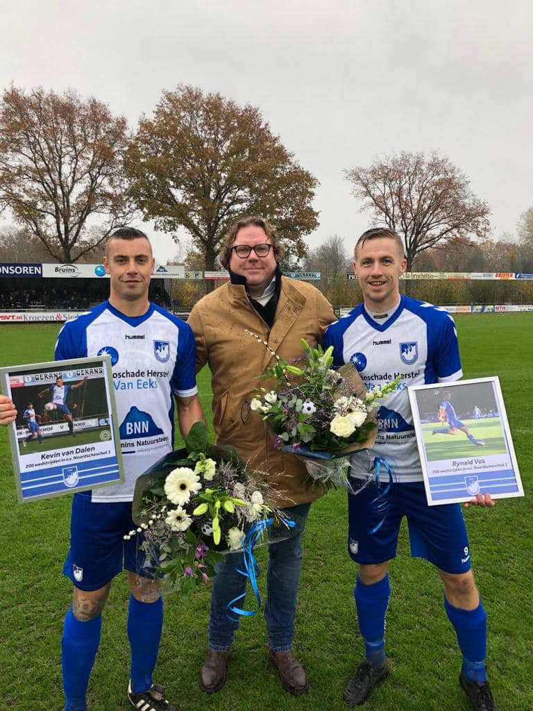 KEVIN VAN DALEN EN RIJNALD VOS SPELEN 200e WEDSTRIJD VOOR VV NOORDSCHESCHUT